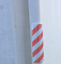 Αφρώδες προστατευτικό με εγκοπές για κυρτές επιφάνειες και τοίχους σε κόκκινο - λευκό χρώμα RW-5025R - Next Systems
